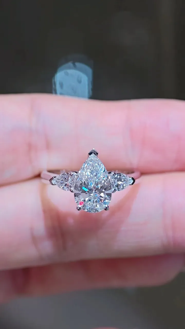 Кольцо «Груша» с тремя камнями, 2,01 ct — фото 1