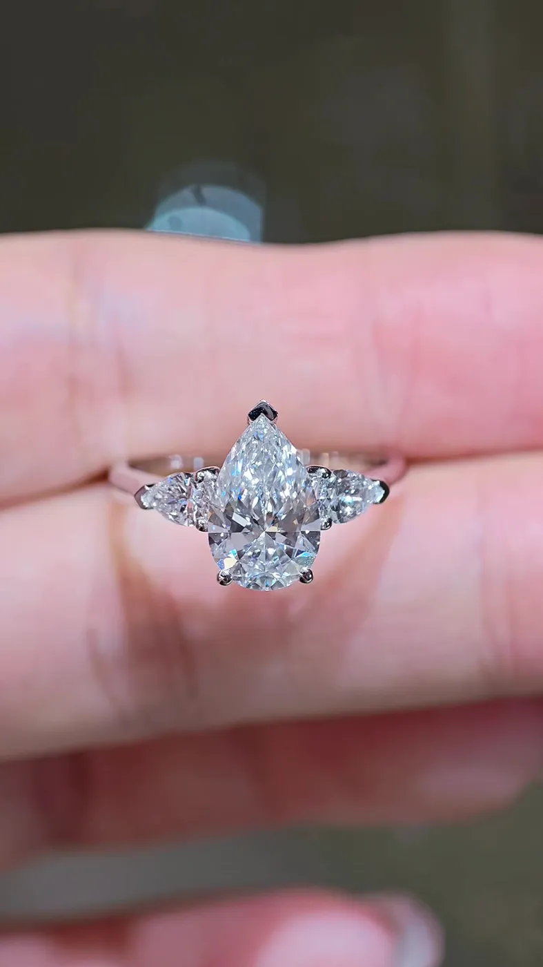 Кольцо «Груша» с тремя камнями, 2,01 ct — фото 2