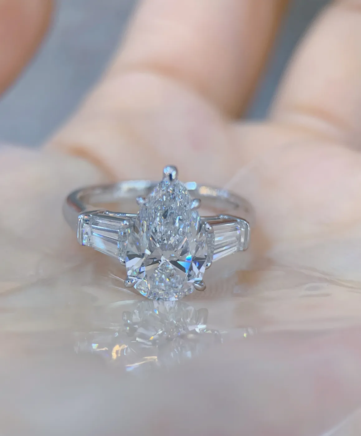 Кольцо «Груша» с тремя камнями, 3,01 ct — фото 1