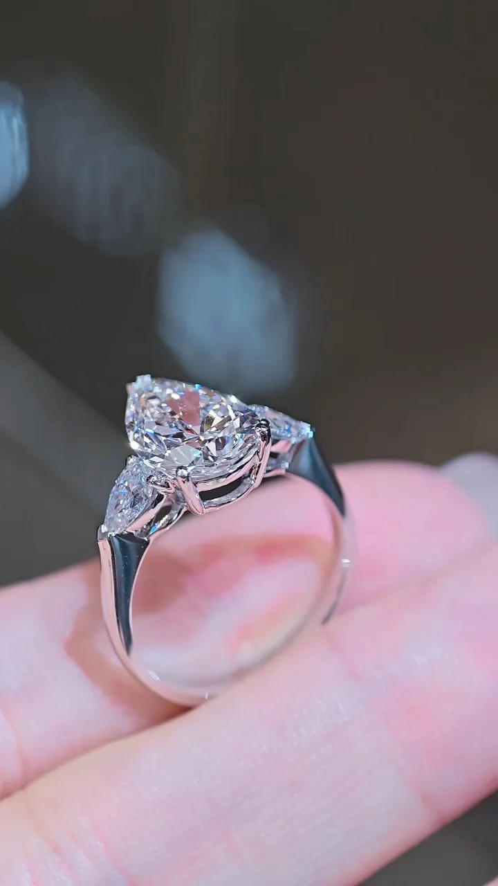 Кольцо «Груша» с тремя камнями, 3,72 ct — фото 1