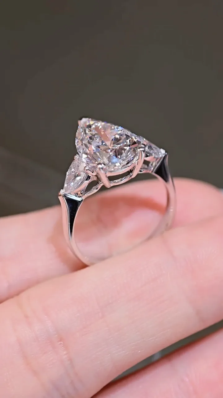 Кольцо «Груша» с тремя камнями, 5,07 ct — фото 1