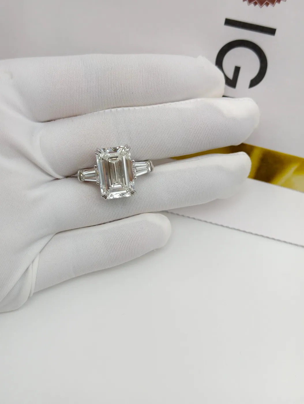 Кольцо «Изумруд» с боковыми трапециями, 10 ct — фото 2