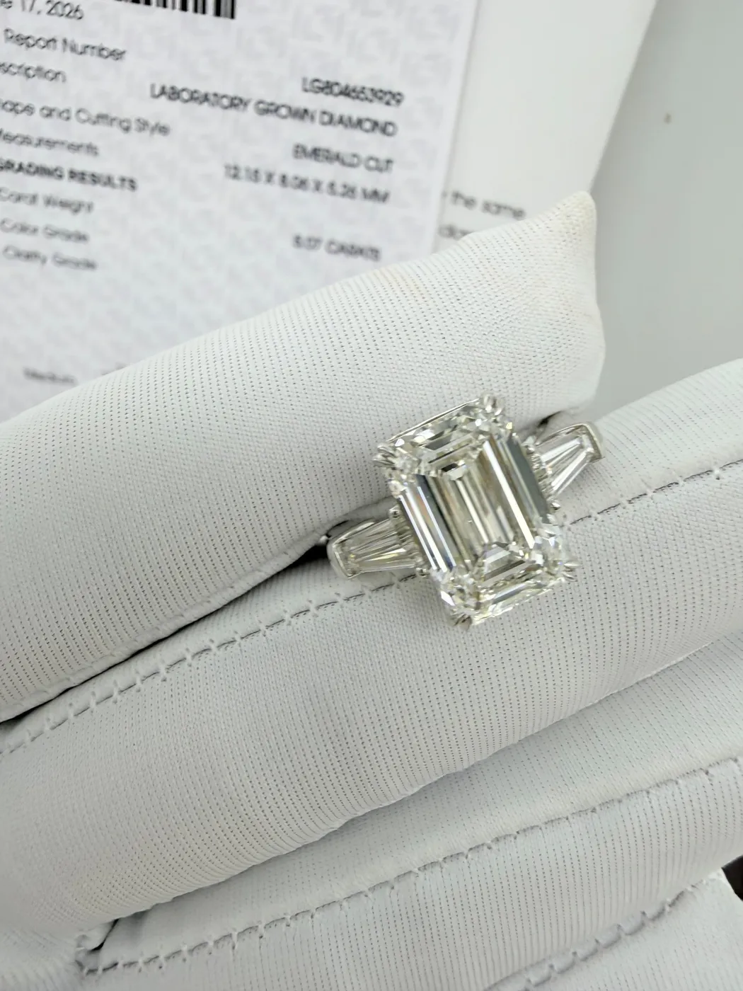 Кольцо «Изумруд» с боковыми трапециями, 5 ct — фото 1