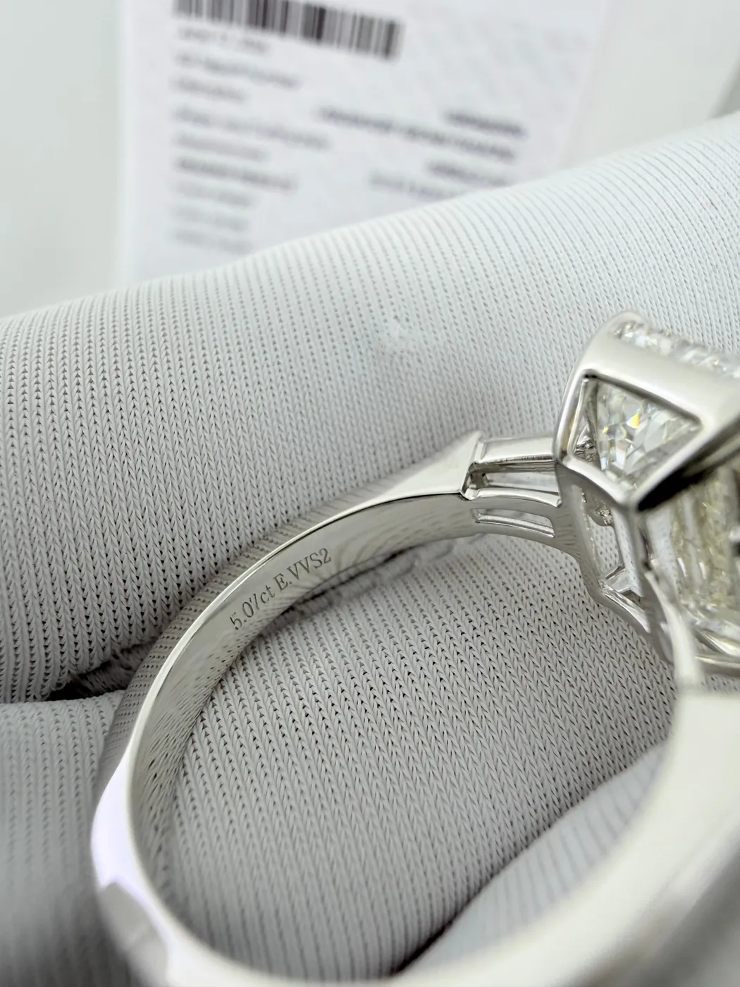 Кольцо «Изумруд» с боковыми трапециями, 5 ct — фото 3