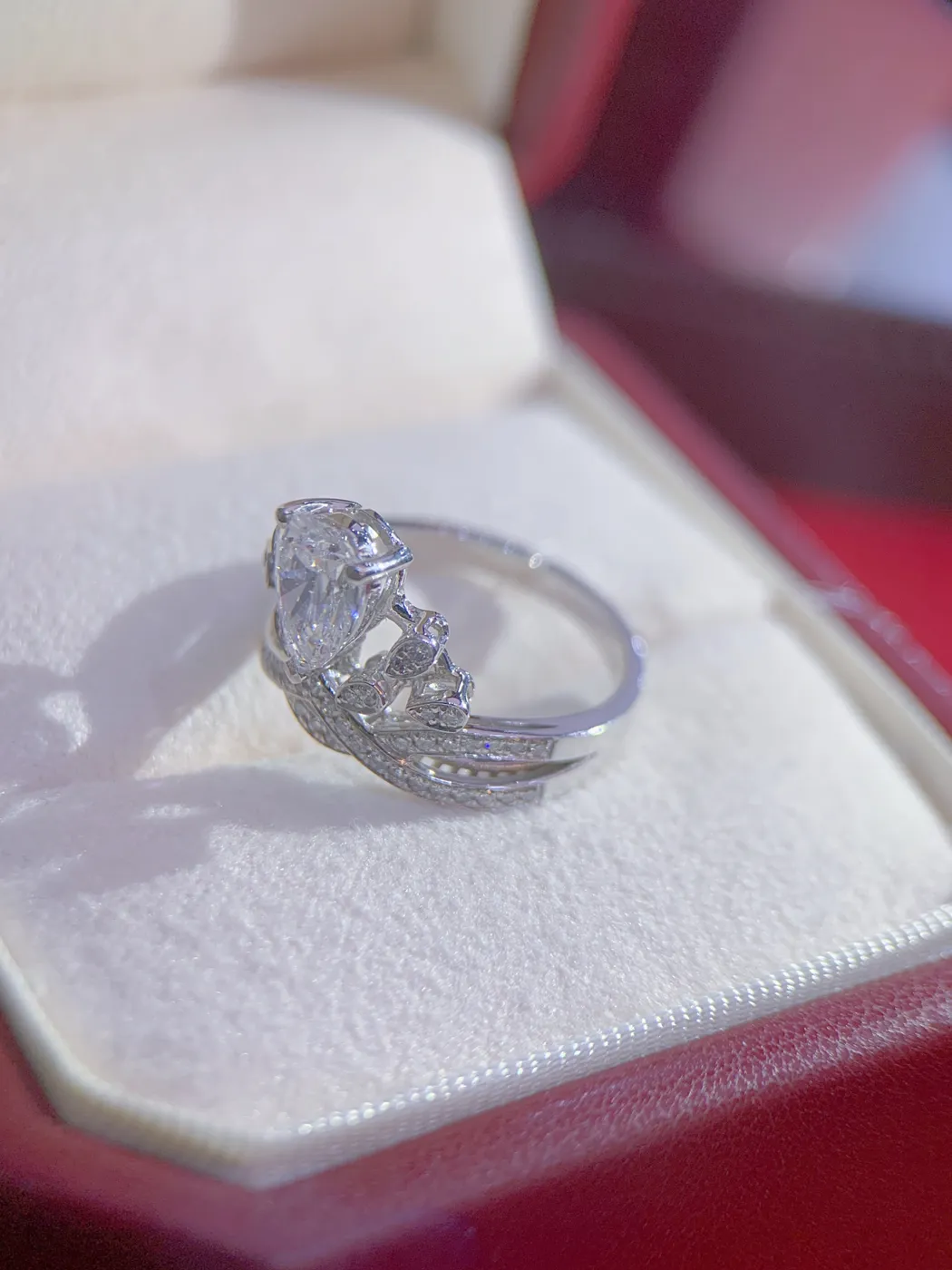 Кольцо «Корона» с бриллиантом «Груша», 1,07 ct — фото 2