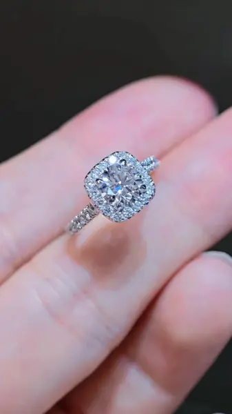 Кольцо «Круг» в ореоле, 1,07 ct