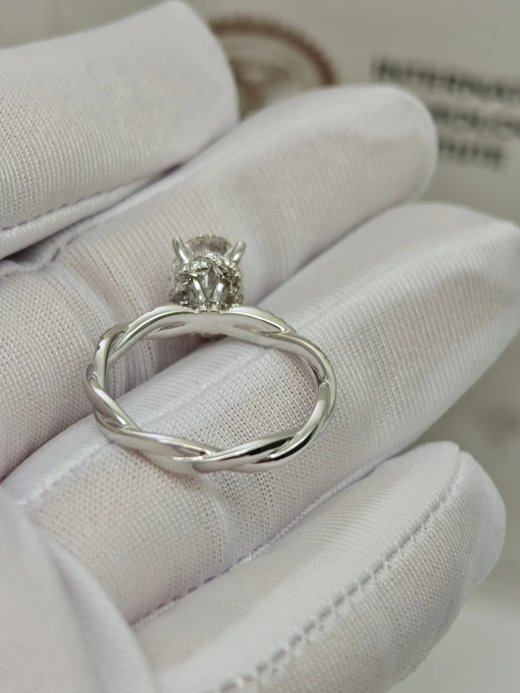 Кольцо «Овал» на витой шинке с паве, 2 ct — фото 1