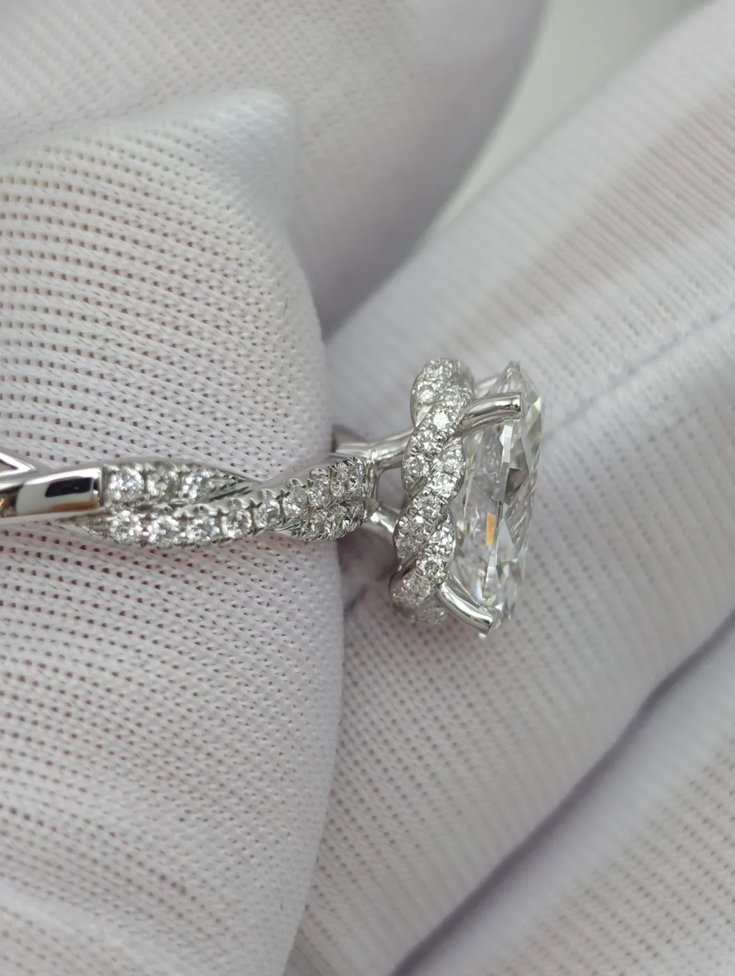 Кольцо «Овал» на витой шинке с паве, 2 ct — фото 2