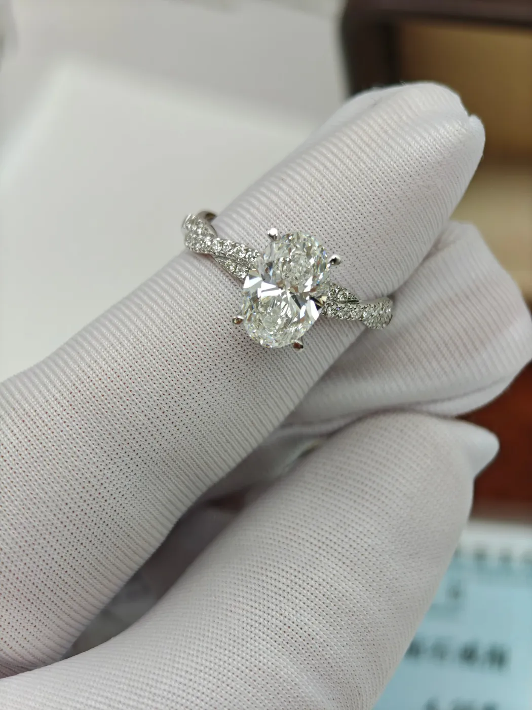Кольцо «Овал» на витой шинке с паве, 2 ct — фото 3