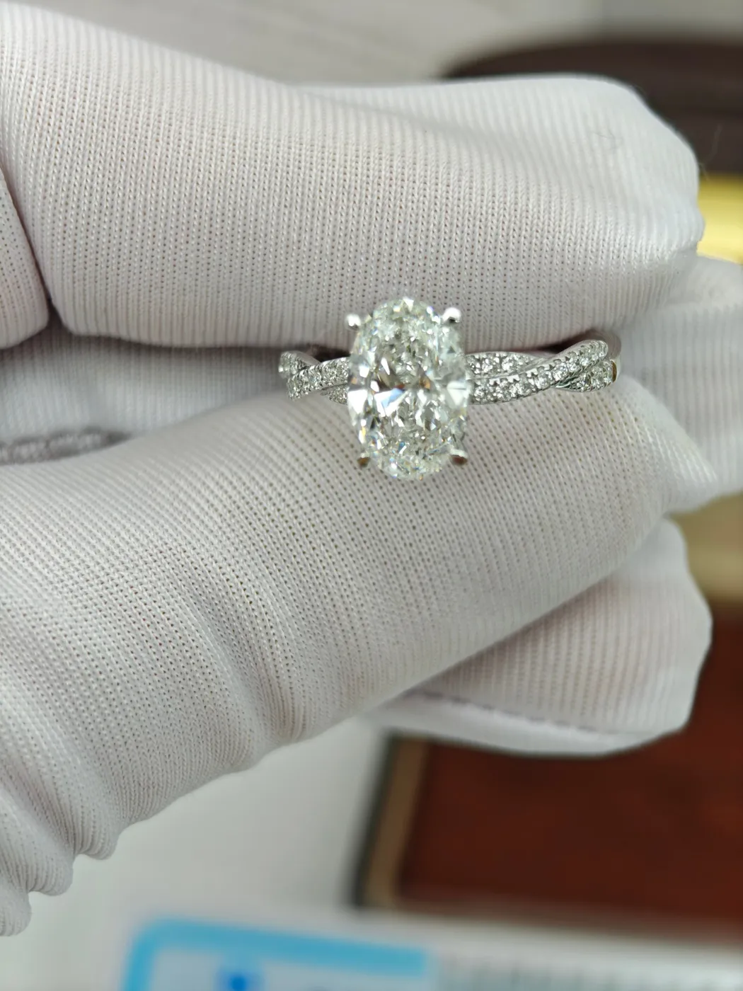 Кольцо «Овал» на витой шинке с паве, 2 ct — фото 4