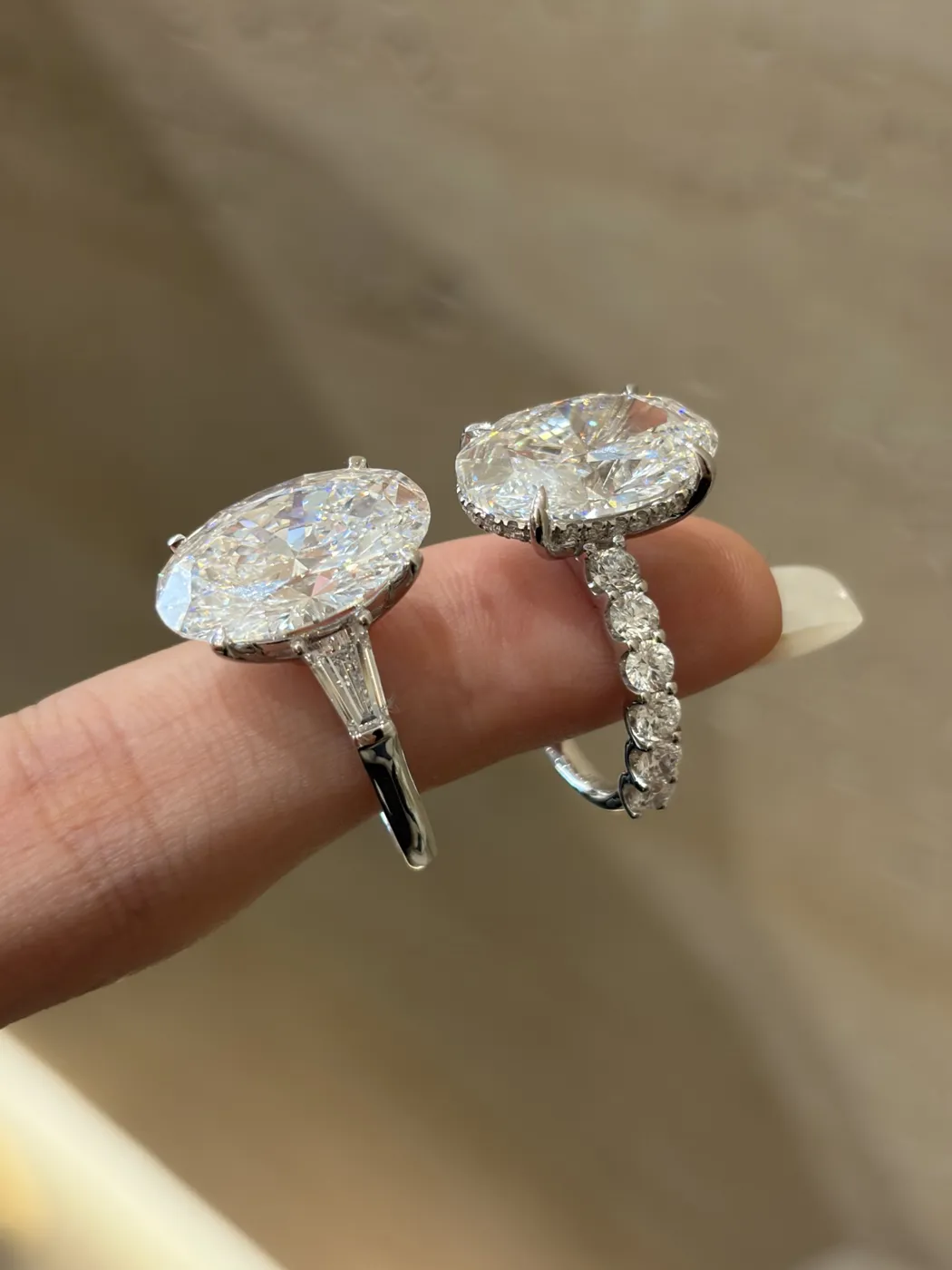 Кольцо «Овал» с боковыми камнями, 8 ct — фото 1