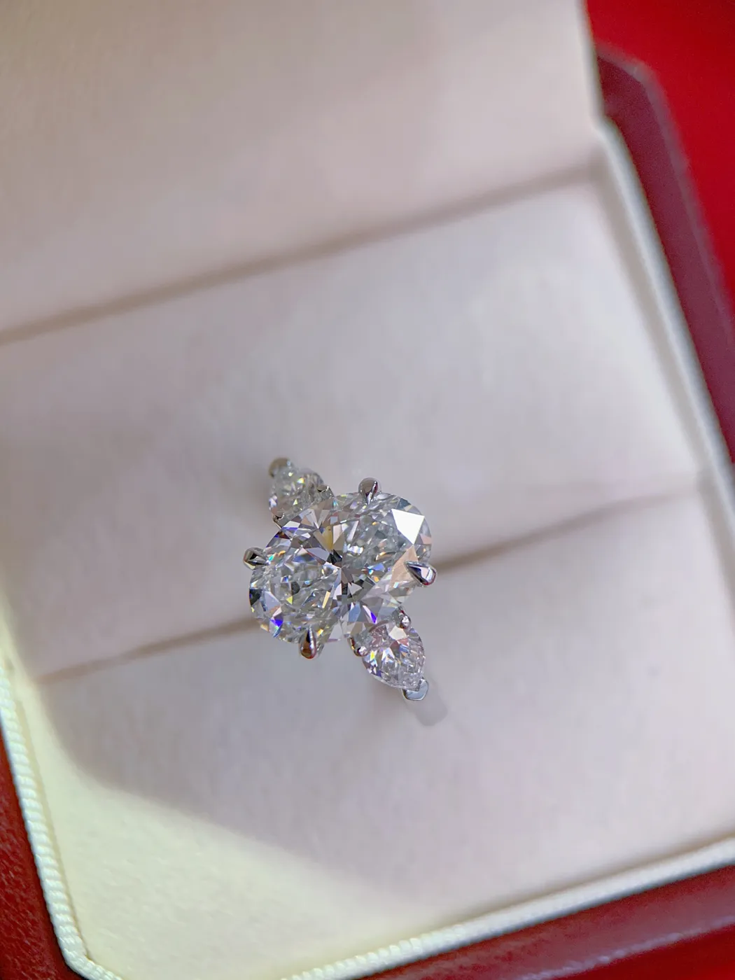 Кольцо «Овал» с тремя камнями, 3,09 ct — фото 1