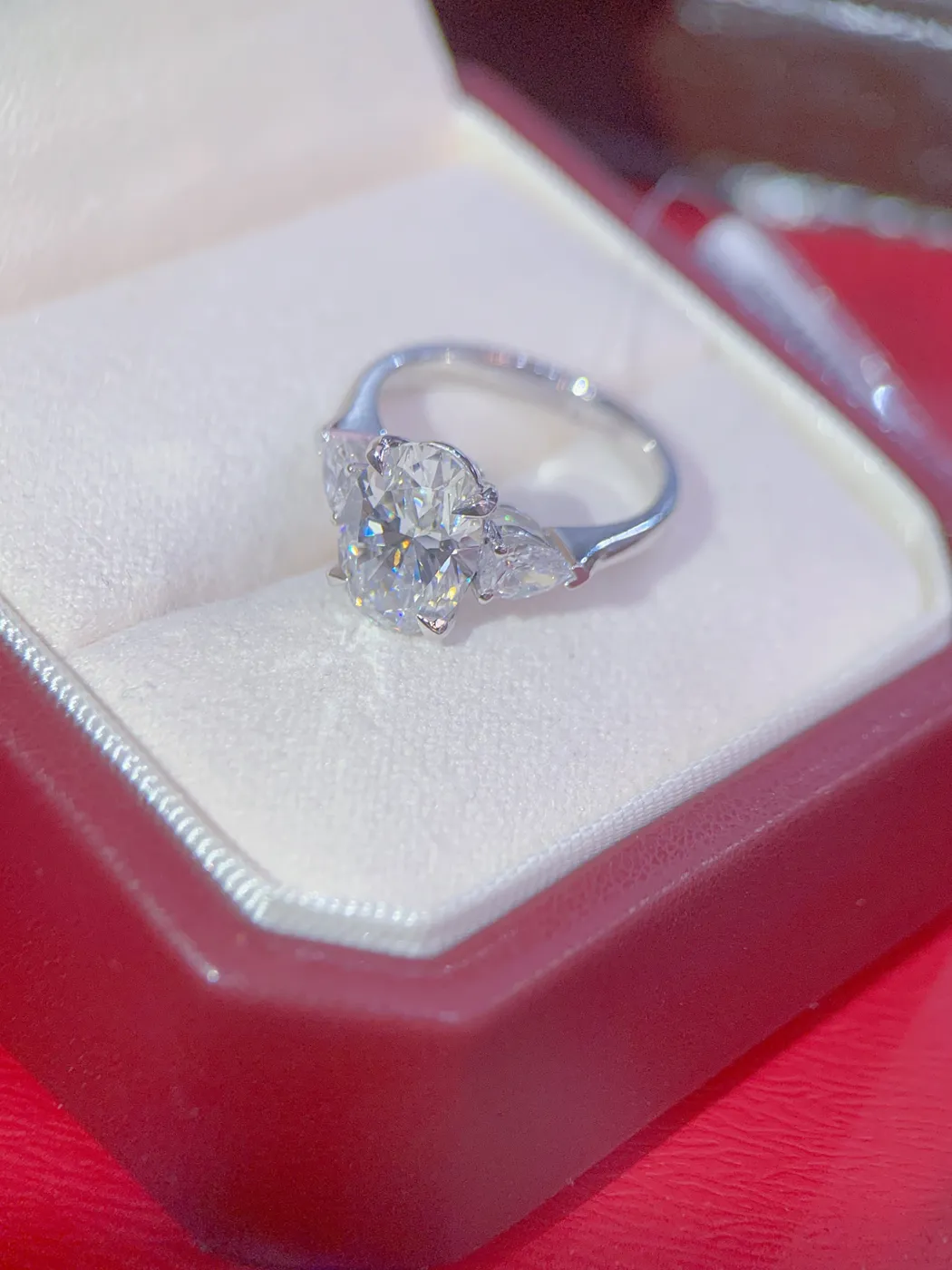 Кольцо «Овал» с тремя камнями, 3,09 ct — фото 2