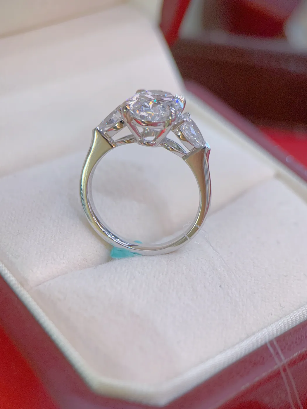 Кольцо «Овал» с тремя камнями, 3,09 ct — фото 3