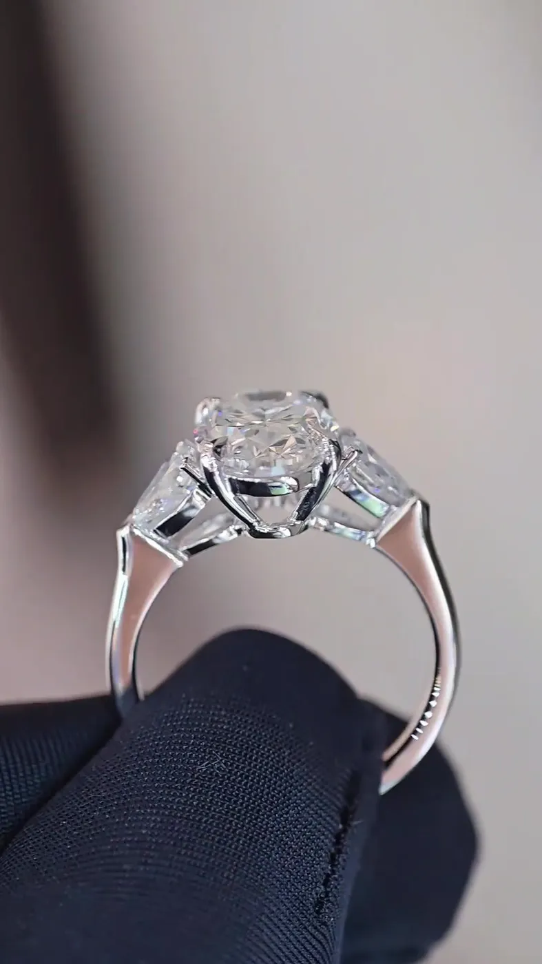 Кольцо «Овал» с тремя камнями, 3,09 ct — фото 5