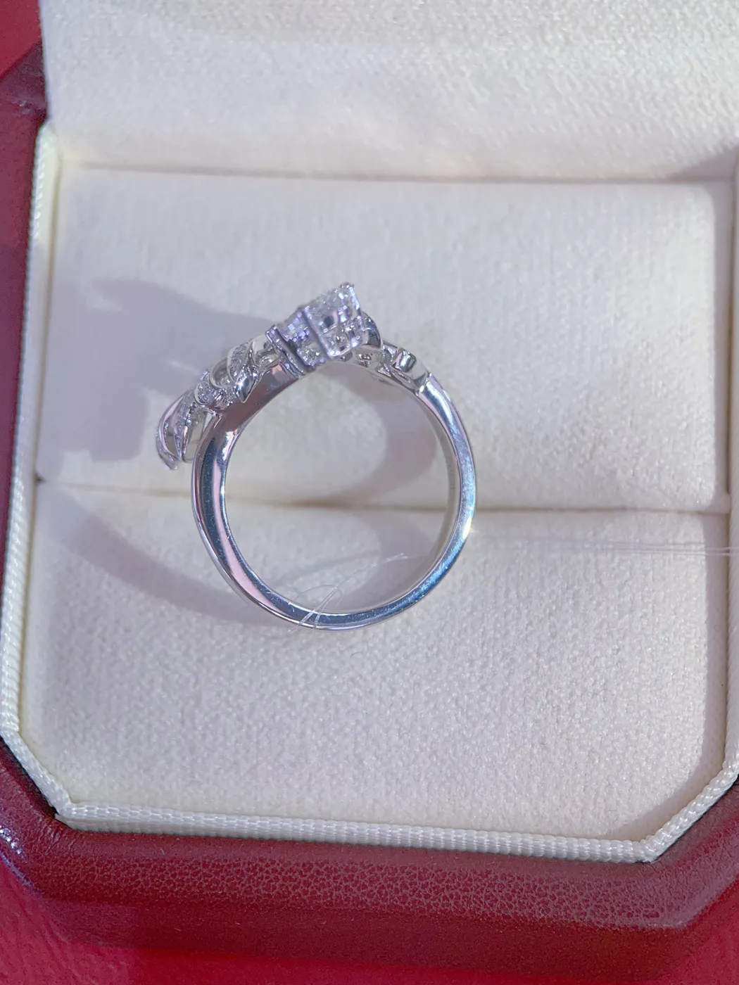Кольцо «Перо» с бриллиантом «Груша», 0,51 ct — фото 2