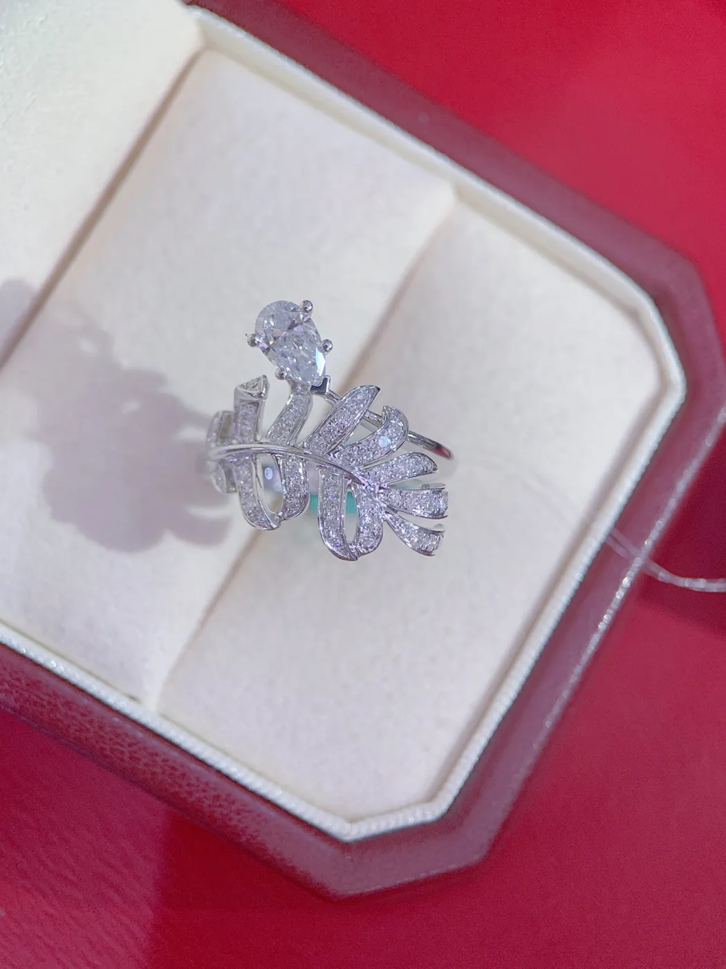 Кольцо «Перо» с бриллиантом «Груша», 0,51 ct — фото 3