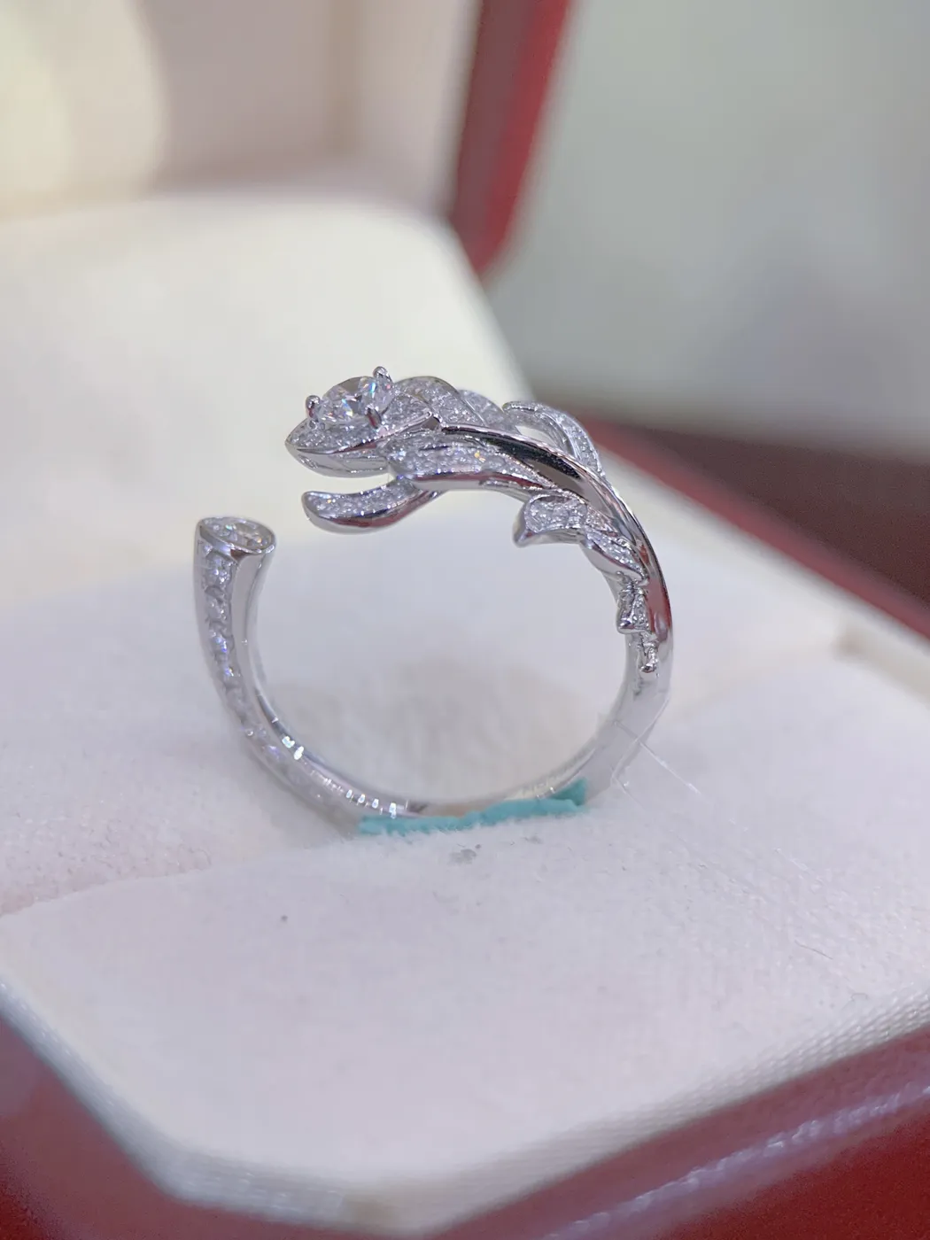 Кольцо «Перо» с бриллиантом «Груша», 0,62 ct — фото 4