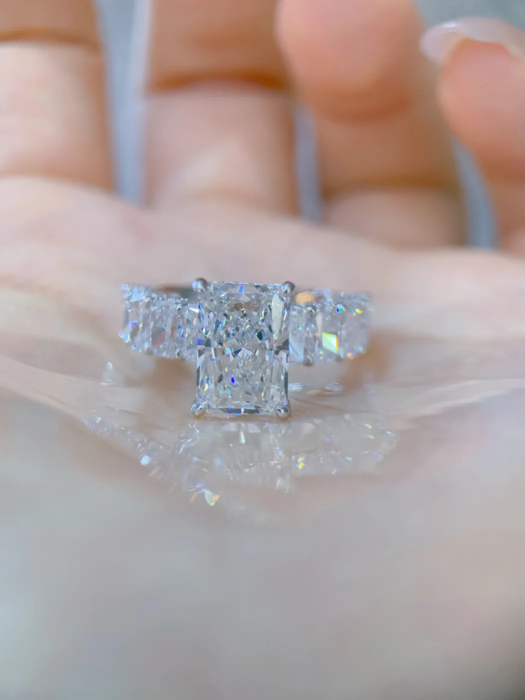 Кольцо «Радиант» с паве, 3,01 ct — фото 1