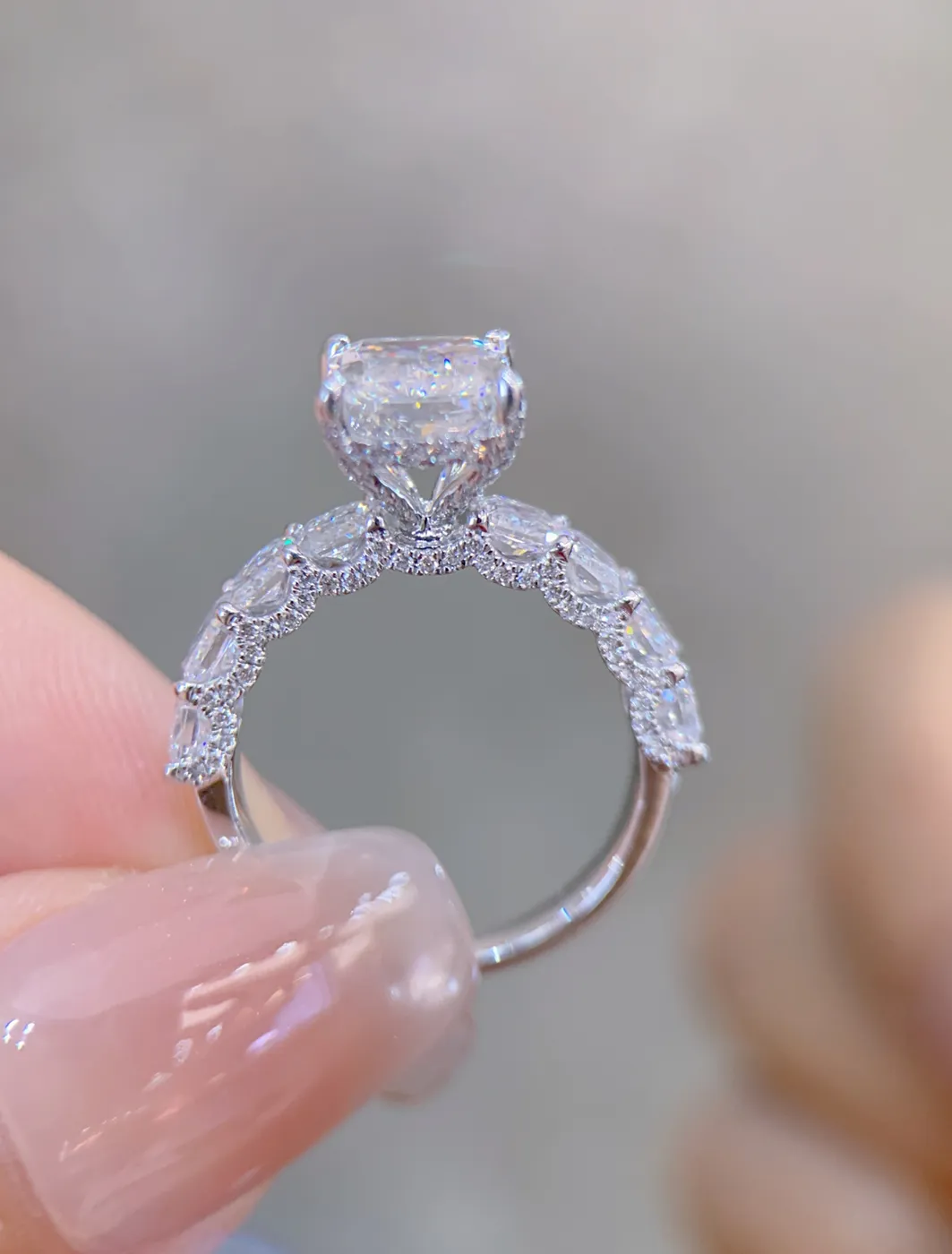 Кольцо «Радиант» с паве, 3,01 ct — фото 3