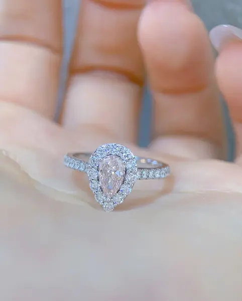 Кольцо с розовым бриллиантом «Груша», 0,58 ct