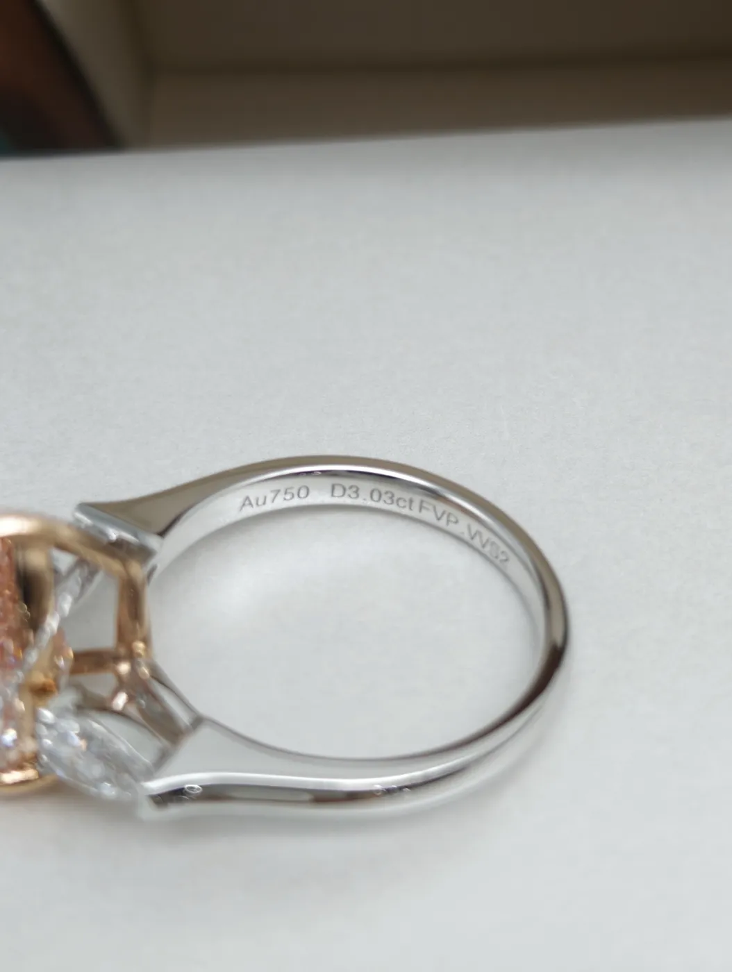 Кольцо с розовым бриллиантом «Груша» и боковыми камнями, 3 ct — фото 2
