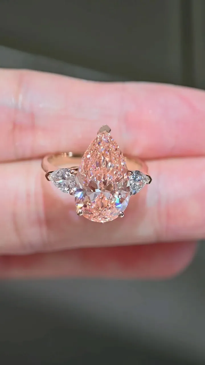 Кольцо с розовым бриллиантом «Груша» с тремя камнями, 6,03 ct — фото 1