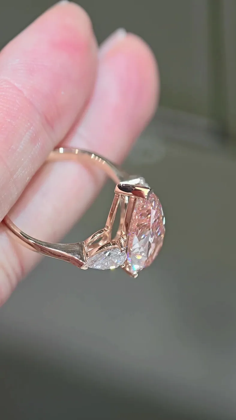 Кольцо с розовым бриллиантом «Груша» с тремя камнями, 6,03 ct — фото 3