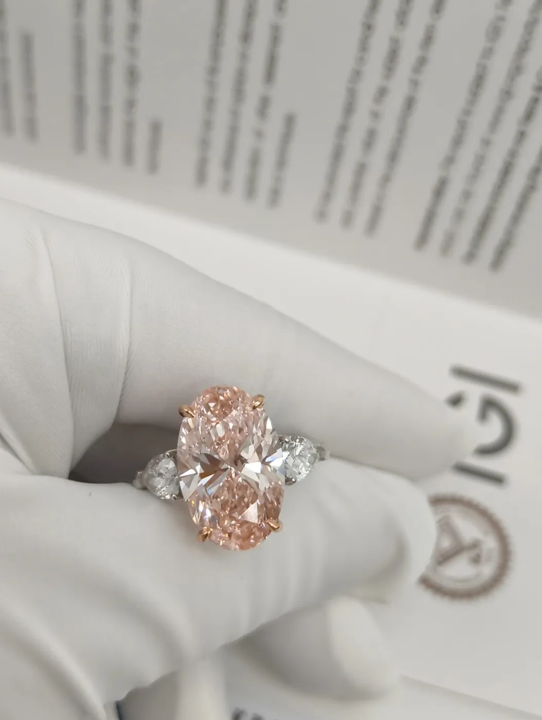 Кольцо с розовым бриллиантом «Овал» и боковыми камнями, 10 ct — фото 2