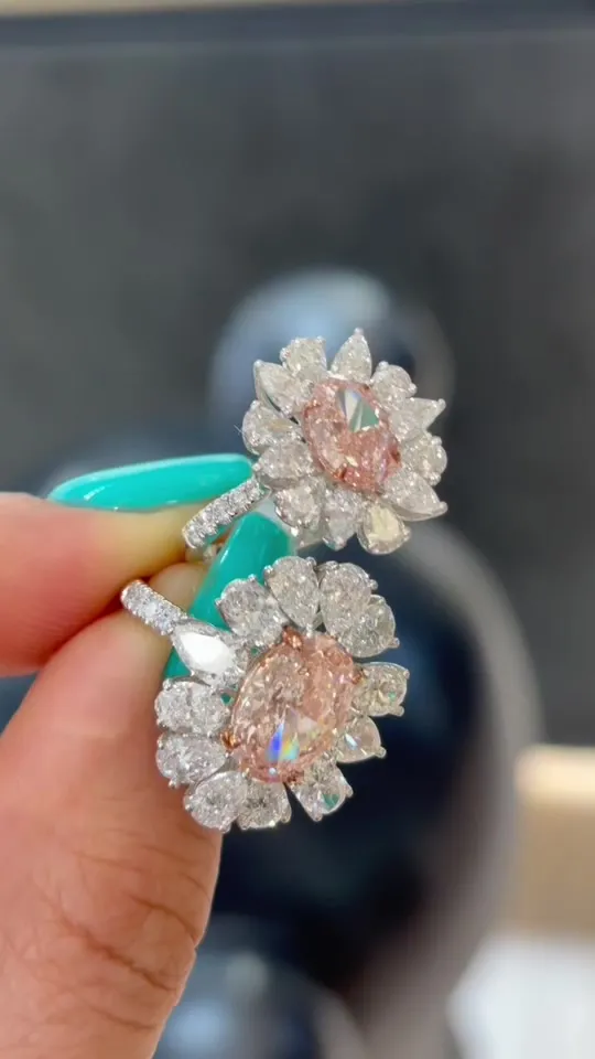 Кольцо с розовым бриллиантом «Овал» в ореоле-цветке, 2,5 ct — фото 2