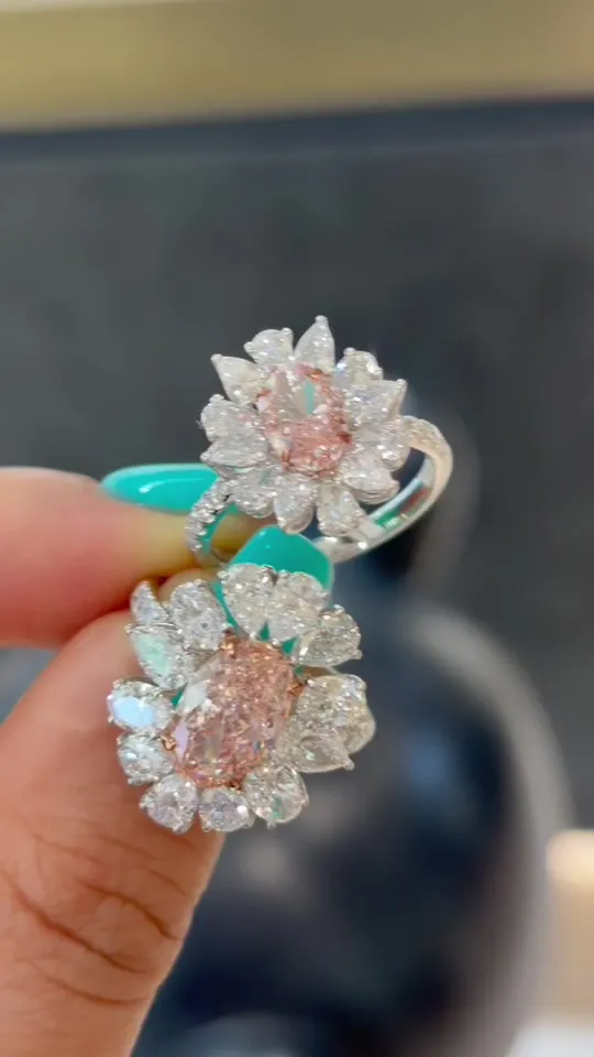 Кольцо с розовым бриллиантом «Овал» в ореоле-цветке, 2,5 ct — фото 4