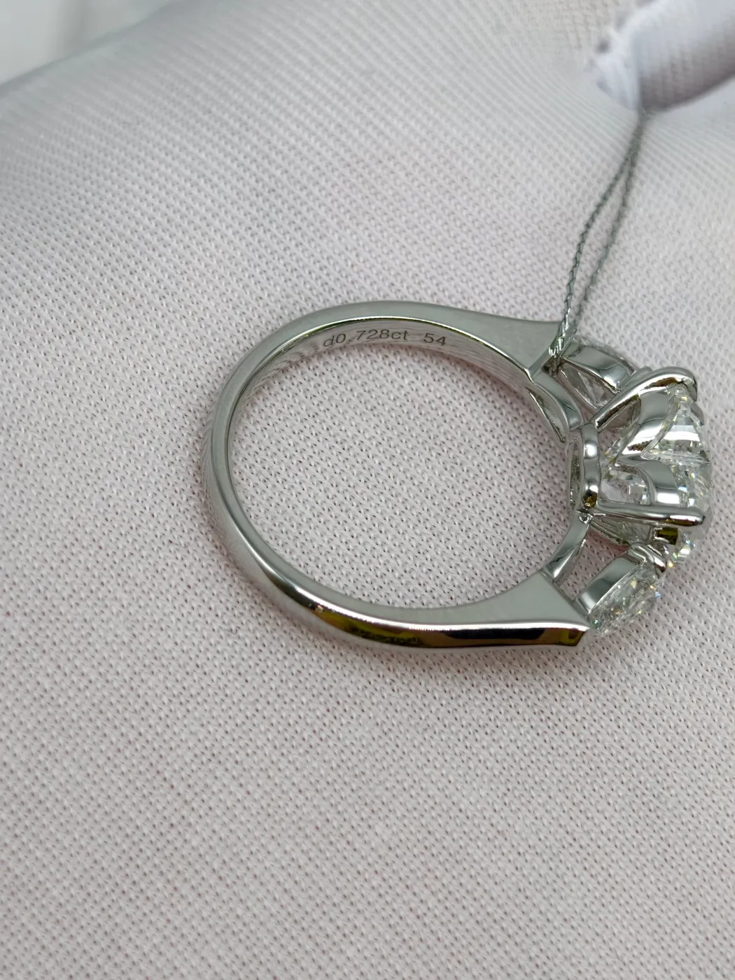 Кольцо с тремя камнями «Сердце», 3 ct — фото 3