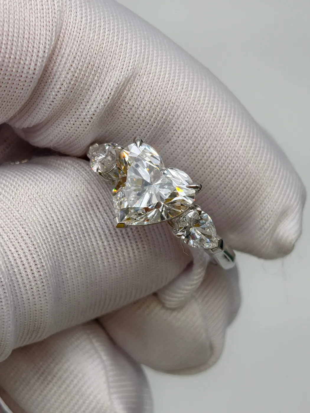 Кольцо с тремя камнями «Сердце», 3 ct — фото 5
