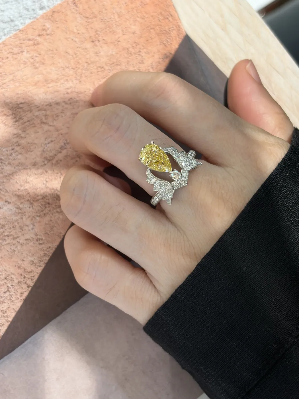 Кольцо с жёлтым бриллиантом «Груша», 2 ct — фото 1