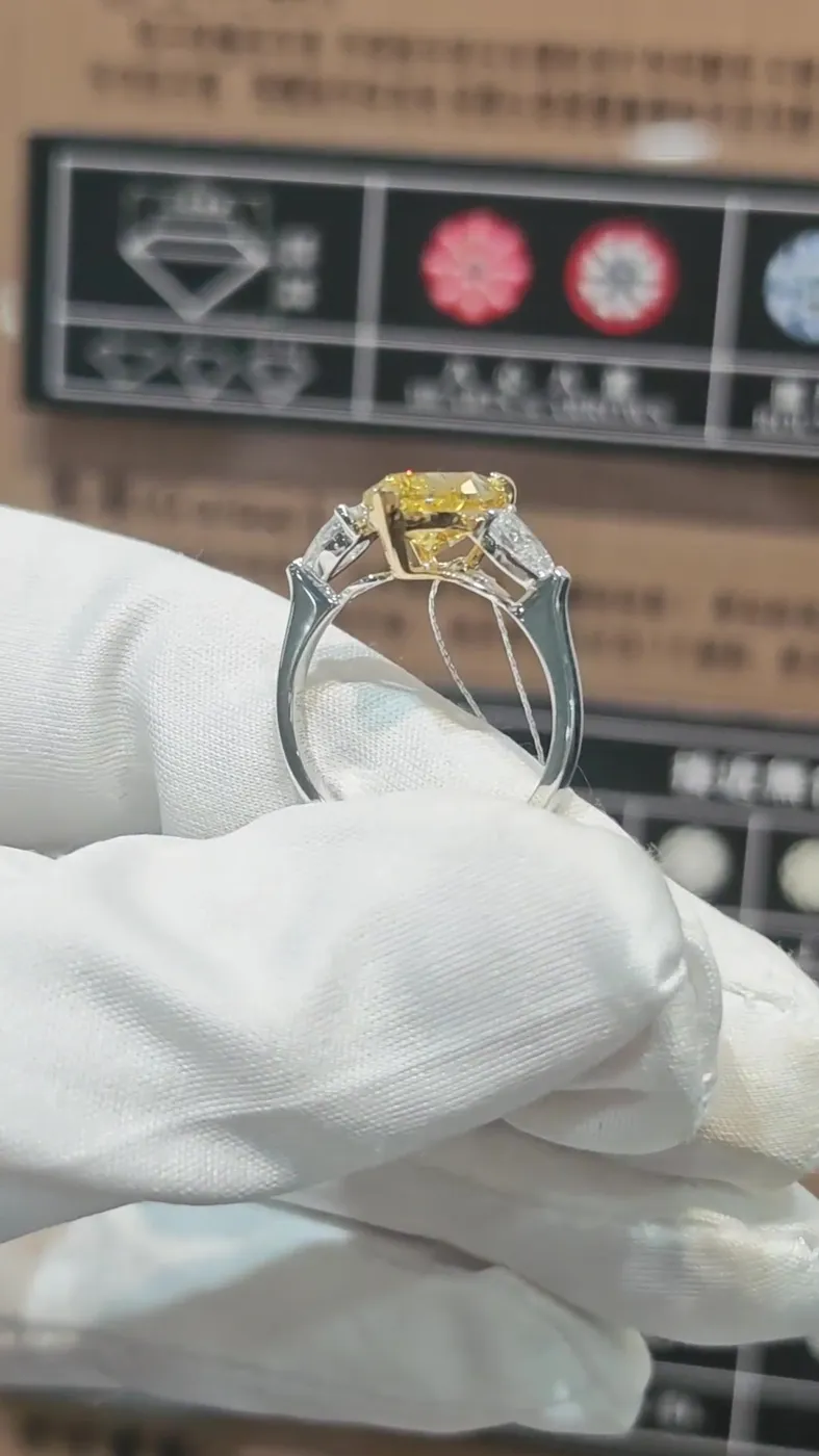 Кольцо с жёлтым бриллиантом «Груша» и боковыми камнями, 4 ct — фото 3