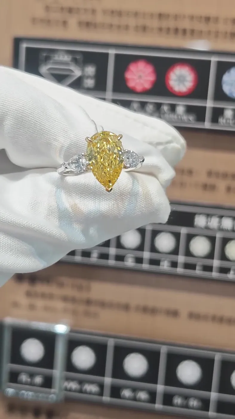 Кольцо с жёлтым бриллиантом «Груша» и боковыми камнями, 4 ct — фото 4