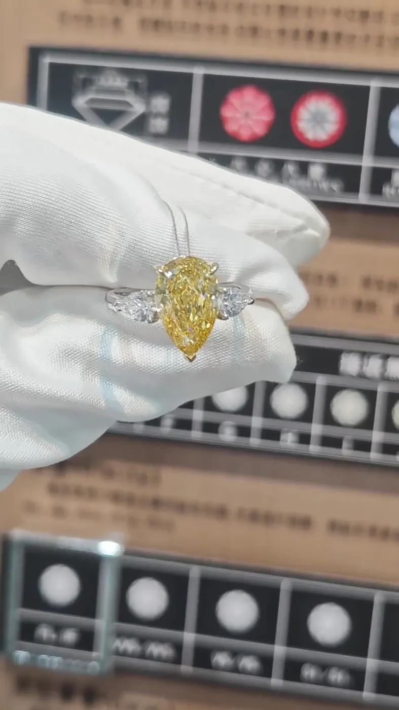 Кольцо с жёлтым бриллиантом «Груша» и боковыми камнями, 4 ct — фото 5