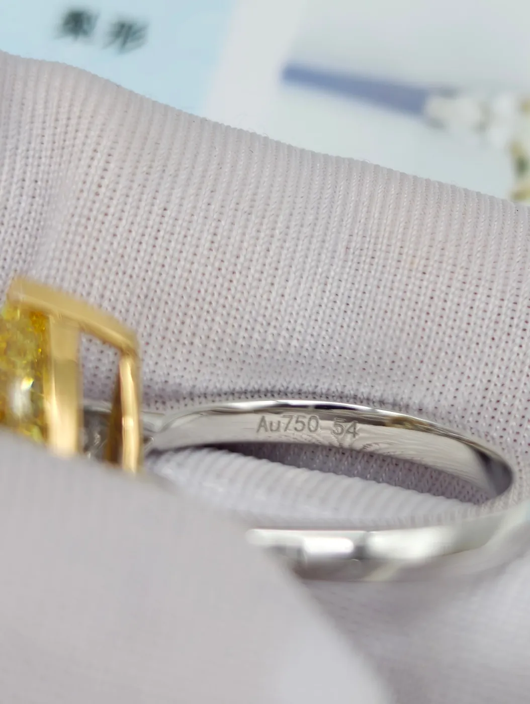 Кольцо с жёлтым бриллиантом «Груша» и боковыми камнями, 5 ct — фото 4