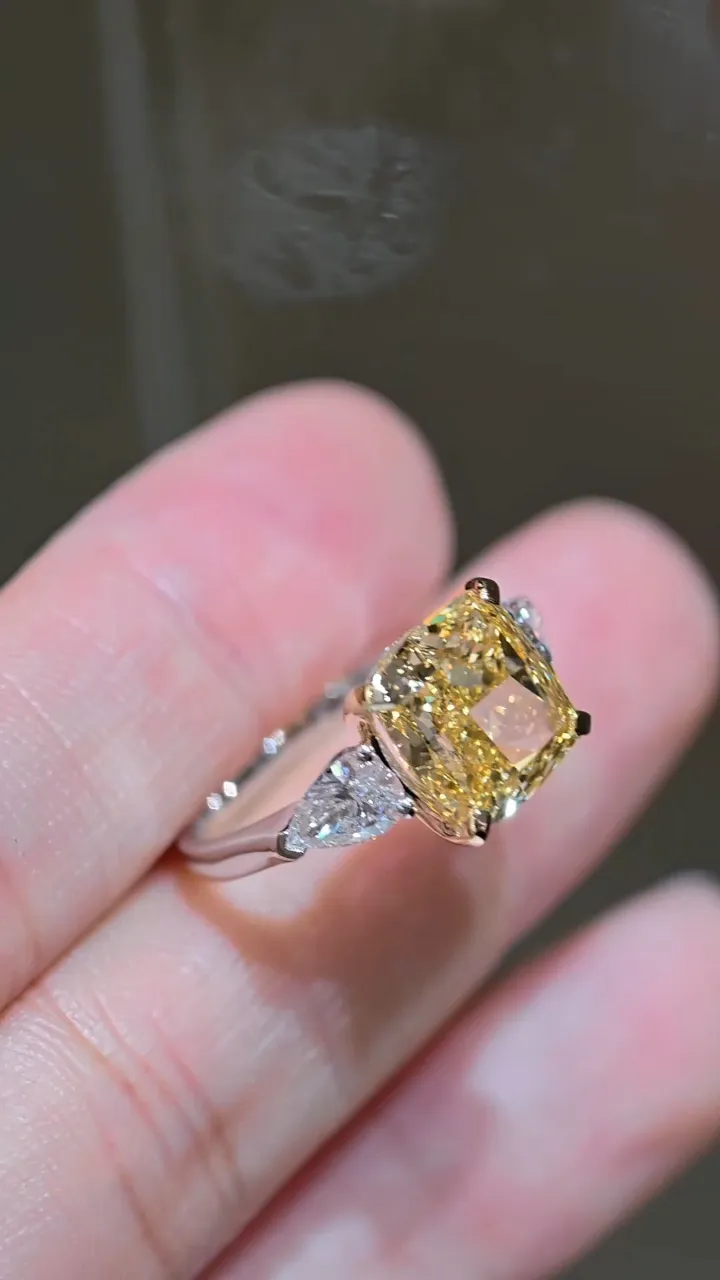 Кольцо с жёлтым бриллиантом «Кушон», 4,63 ct — фото 1