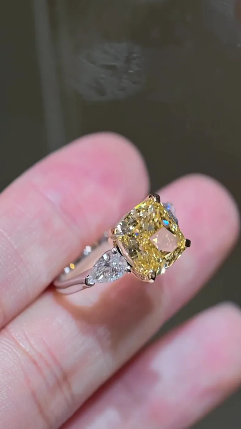 Кольцо с жёлтым бриллиантом «Кушон», 4,63 ct — фото 2