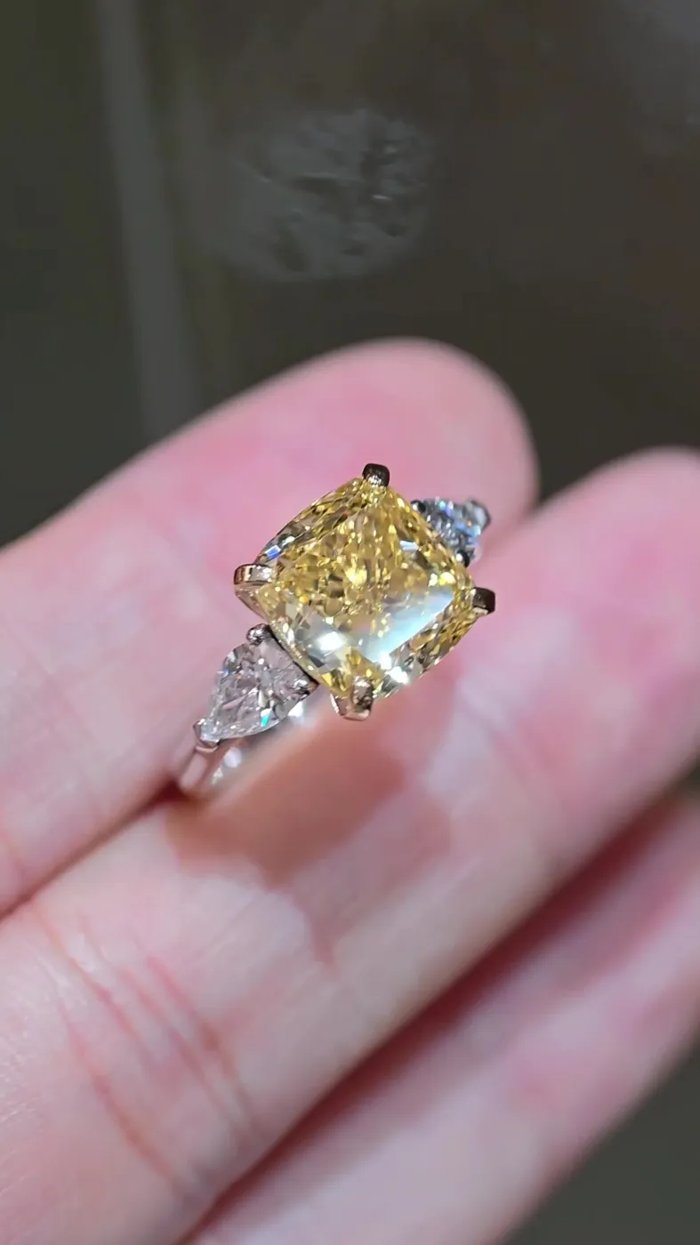 Кольцо с жёлтым бриллиантом «Кушон», 4,63 ct — фото 3