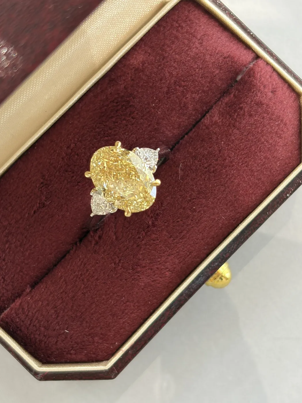 Кольцо с жёлтым бриллиантом «Овал», 5 ct — фото 1
