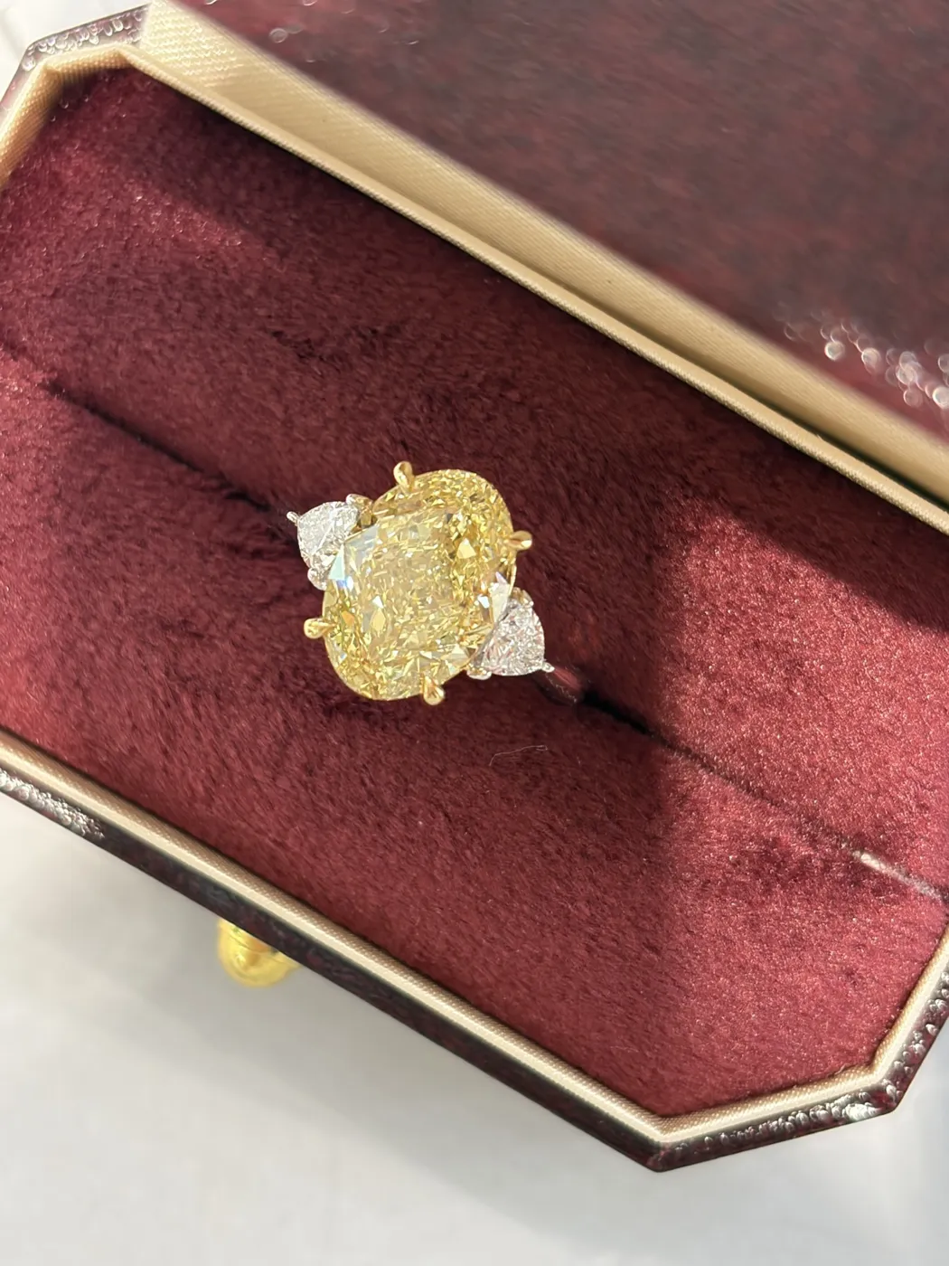 Кольцо с жёлтым бриллиантом «Овал», 5 ct — фото 3