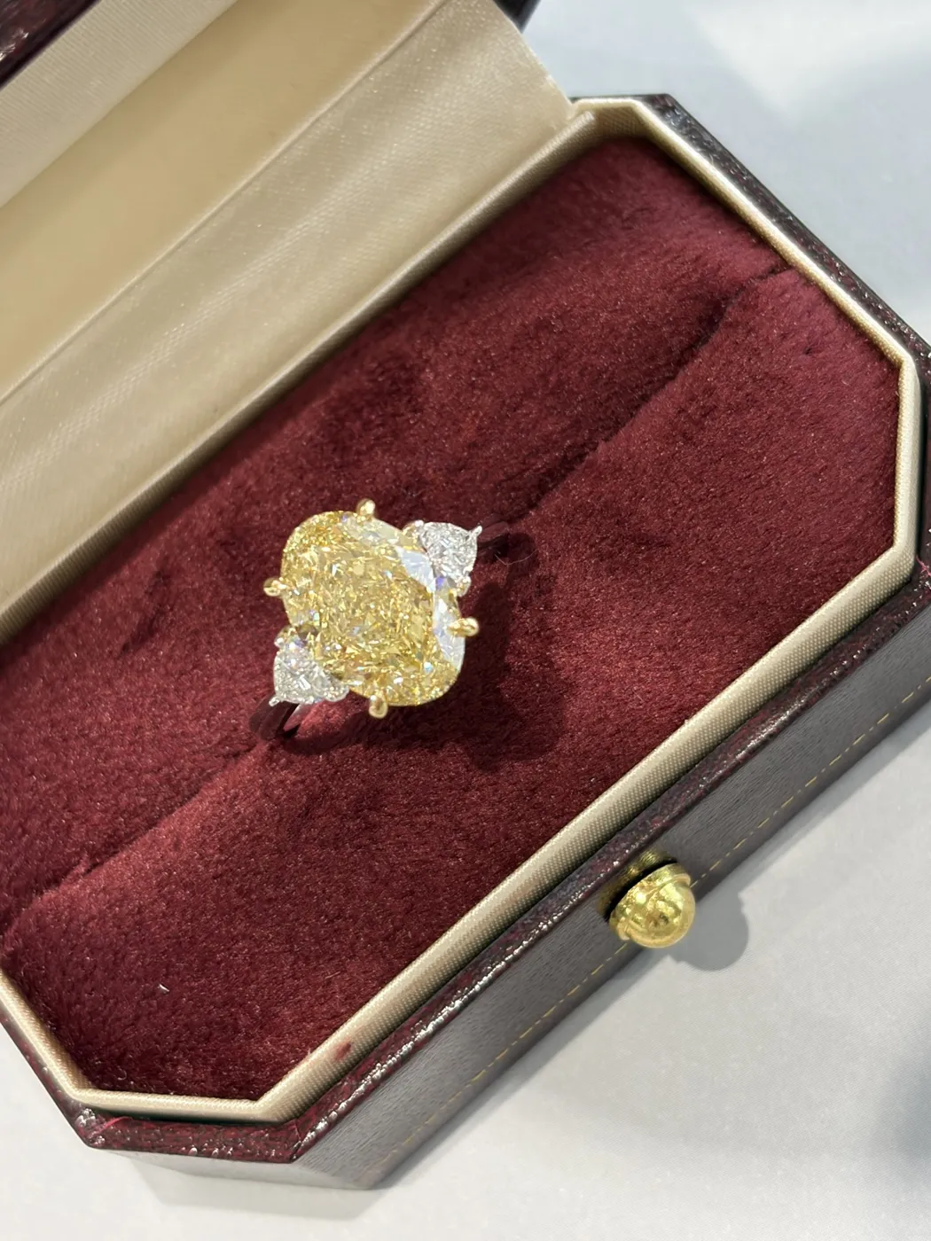 Кольцо с жёлтым бриллиантом «Овал», 5 ct — фото 5