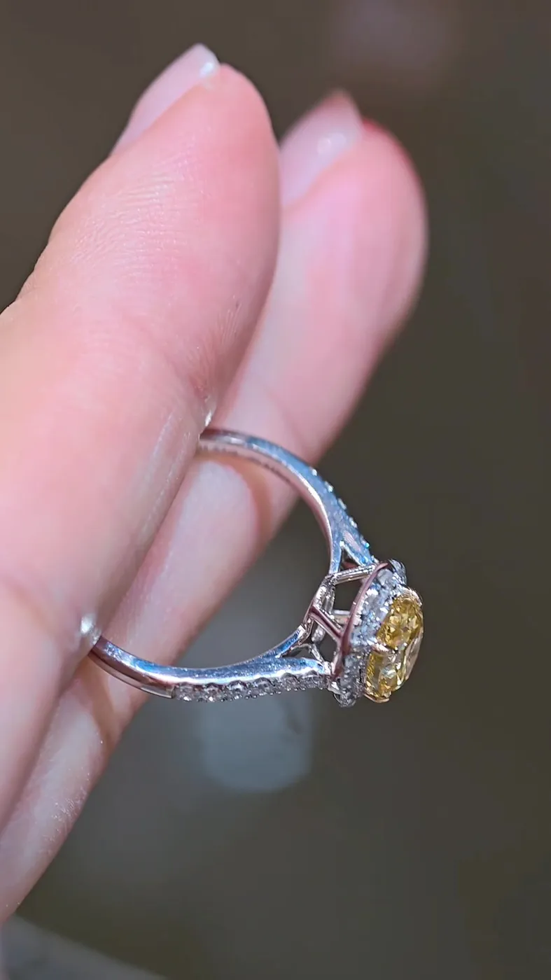 Кольцо с жёлтым бриллиантом «Овал» в ореоле, 1,51 ct — фото 3