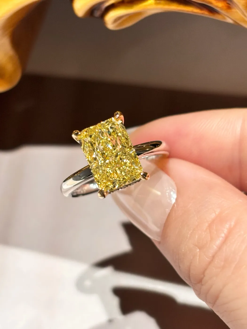 Кольцо с жёлтым бриллиантом «Радиант», 3,25 ct — фото 1