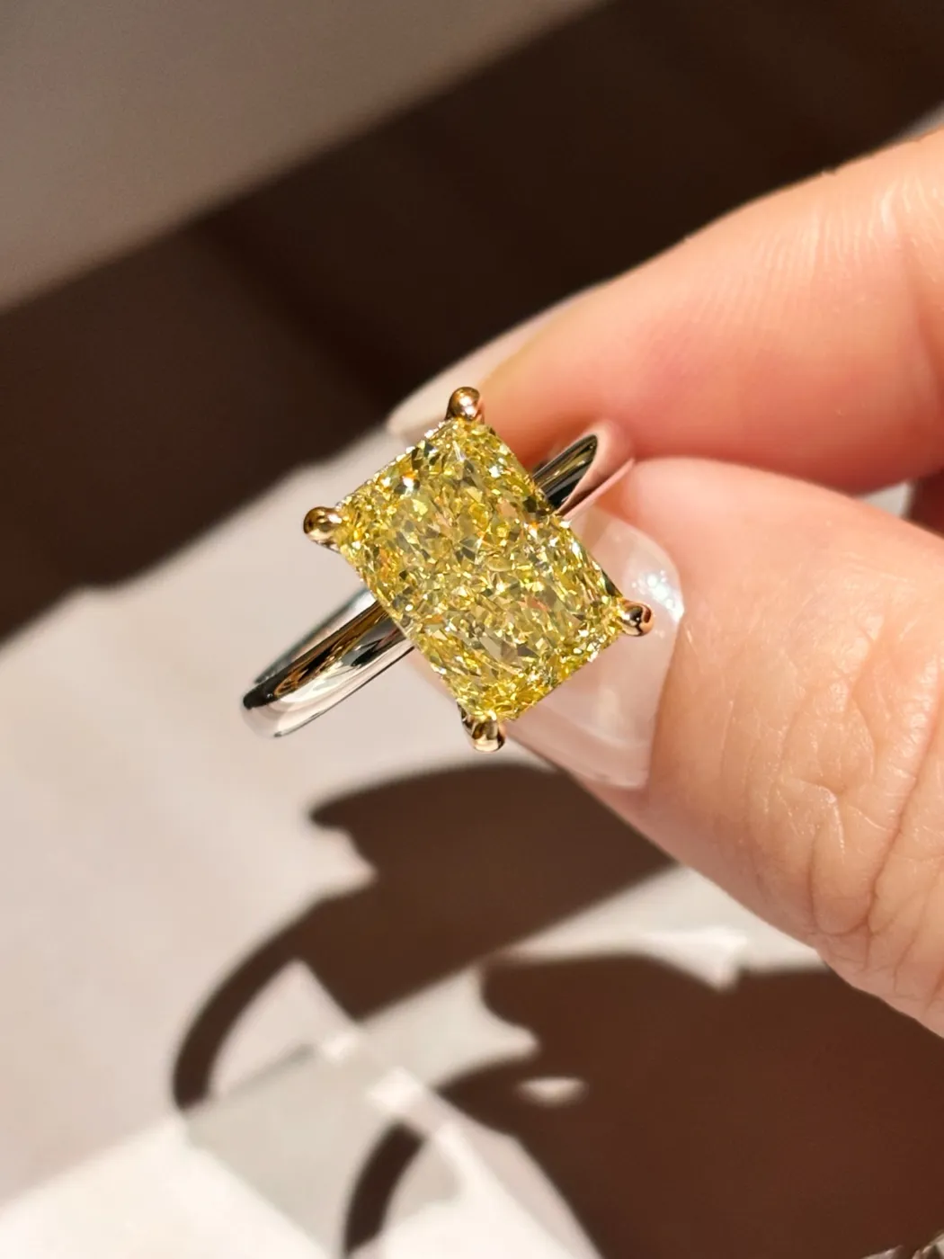 Кольцо с жёлтым бриллиантом «Радиант», 3,25 ct — фото 3