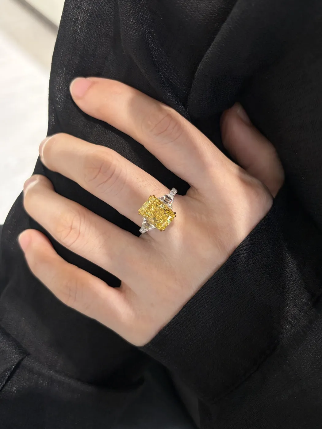 Кольцо с жёлтым бриллиантом «Радиант», 4,2 ct — фото 2