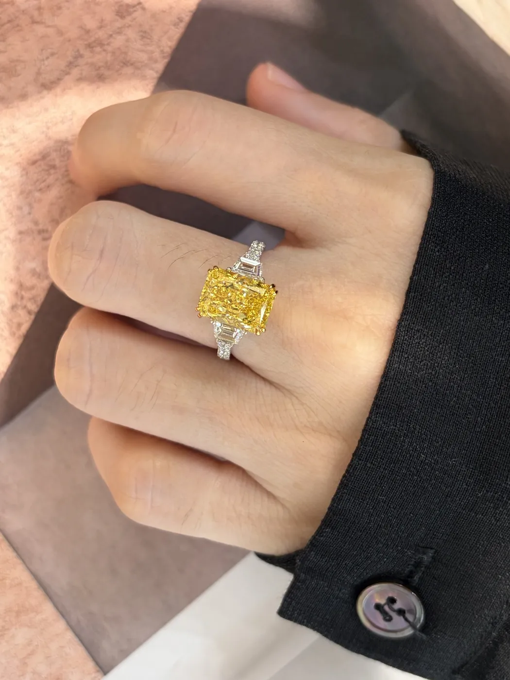 Кольцо с жёлтым бриллиантом «Радиант», 4,2 ct — фото 4