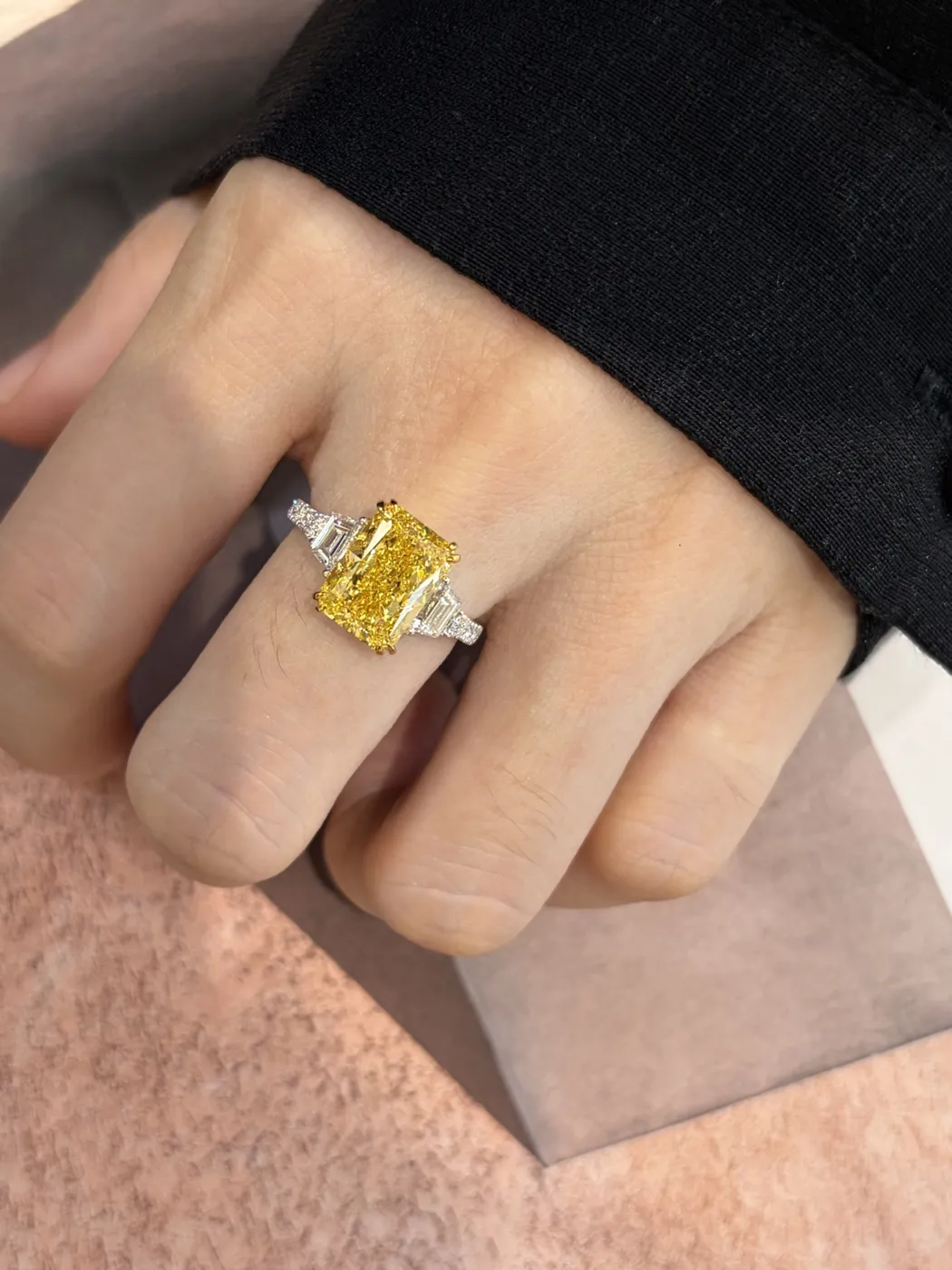 Кольцо с жёлтым бриллиантом «Радиант», 4,2 ct — фото 6